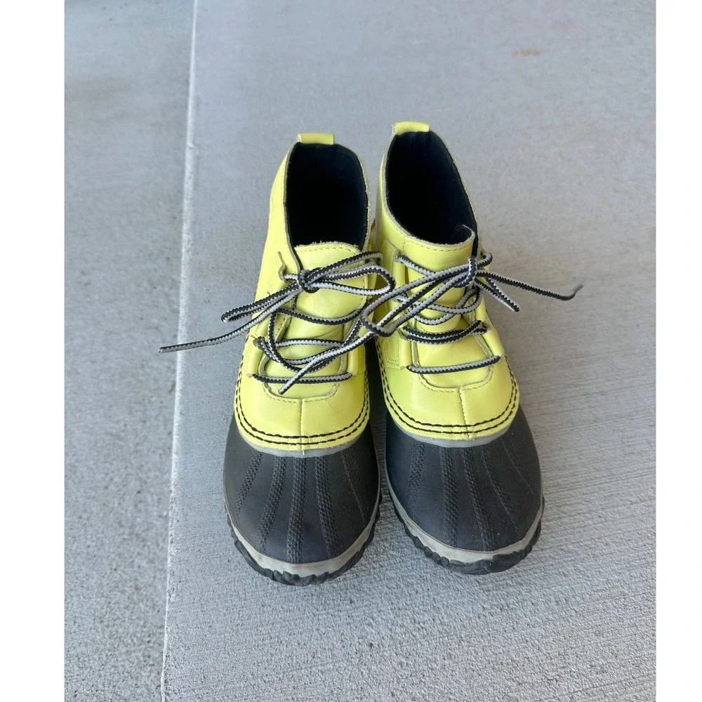 Sorel Out N About Rain Boots Yellow Black Waterproof Duck Boots 6.5